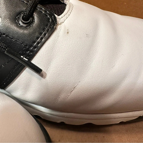 FootJoy Contour Fit men's golf shoes, size 10.5W, soft spike, spring, outdoors - Picture 12 of 13
